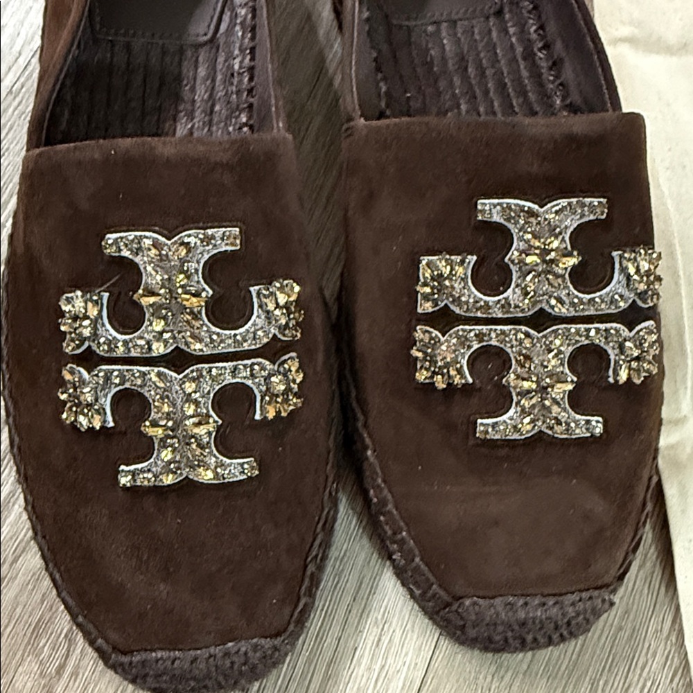 Tory Burch Dark Brown Suede Loafers with Crystal Logo
Dust bag 
No original box - Picture 2 of 12